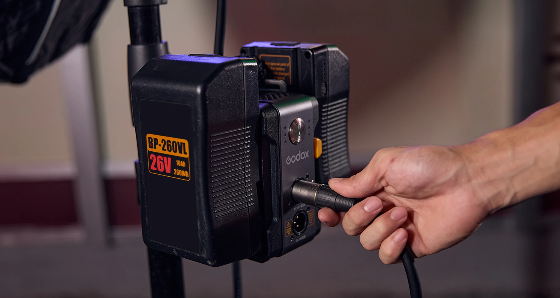 Godox Litemons LA200R lampa LED RGB biała z torbą — Bowens i 220 W mocy wejściowej Godox Litemons LA200R lampa LED RGB biała z torbą — Bowens i 220 W mocy wejściowej